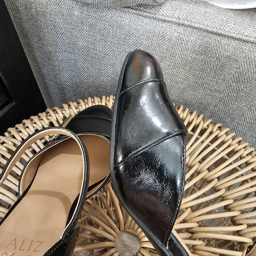 Naturalizer Black Heels with Gold Details - Picture 7 of 8